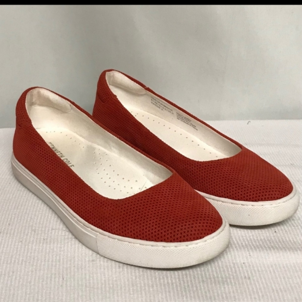 Adorable Red knit flats. - Picture 2 of 4